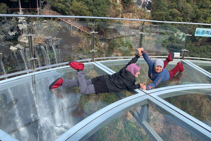 広州からのGulong CanyonとJinlong Caveへのプライベートツアー