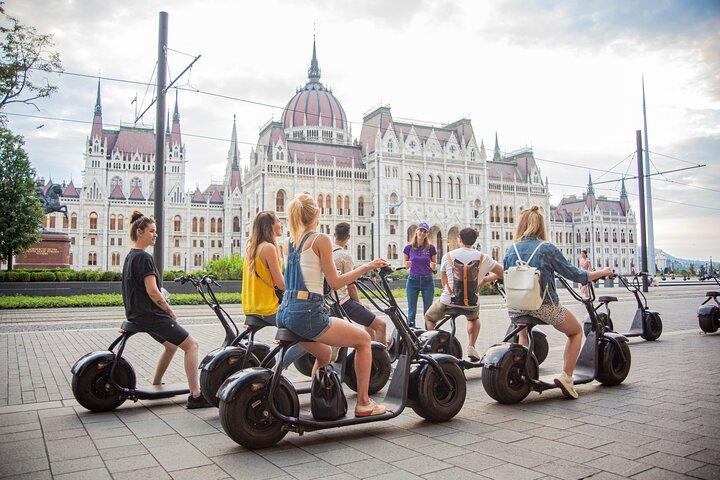 Visitas guiadas em Budapeste no E-Scooter com várias rotas