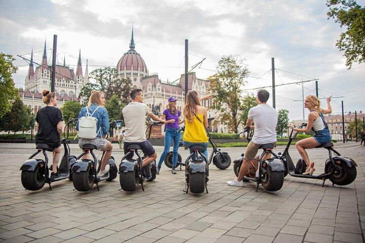 Visite guidate a Budapest in E-Scooter con vari percorsi