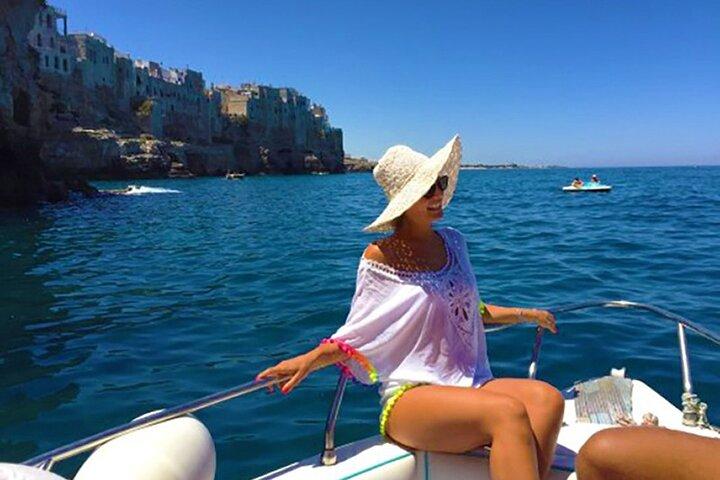 Havsgrottorna i Polignano a Mare med båt