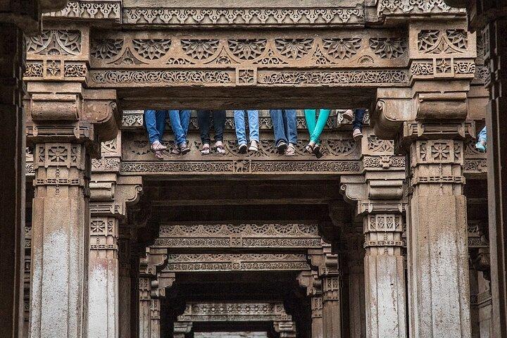 Explorez les sites spirituels d'Ahmedabad - Une visite privée avec le temple d'Akshardham