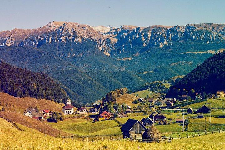 ハイキングはルーマニアで最高の山の村を考えました-ブラショフからのプライベートツアー