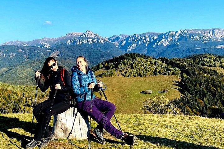 ハイキングはルーマニアで最高の山の村を考えました-ブラショフからのプライベートツアー