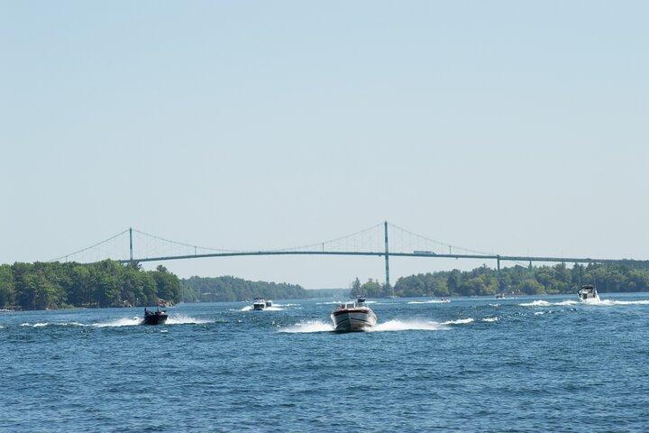 St Lawrence River - グラスボトムボートツアーのロックアイランド灯台