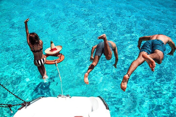 Tour in catamarano Isla Mujeres con open bar