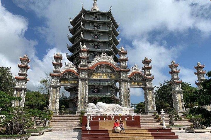 大理石の山と龍の橋と仏様への素敵な巡礼