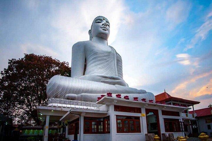 Tuk Tuk-rit naar het gigantische Boeddhabeeld in Kandy