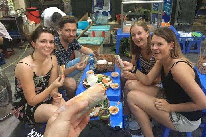 本物の美食家と行くハノイ旧市街の屋台グルメ ウォーキング ツアー