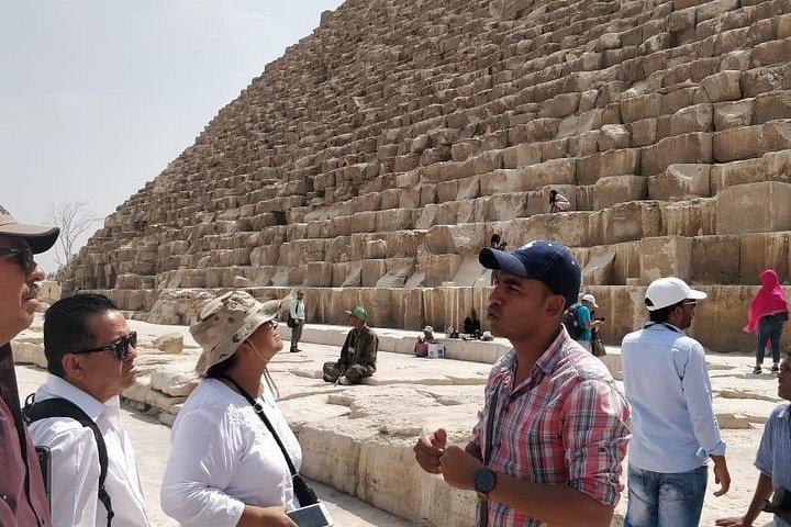 Giza Pyramids and Grand Museum GEM