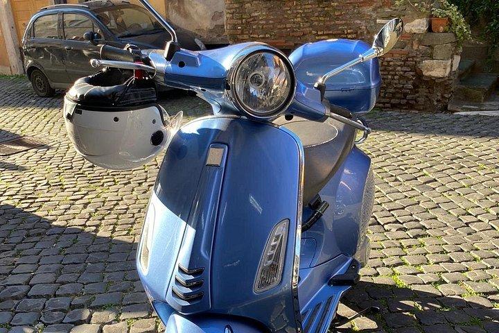 Tour esclusivo in Vespa di Roma di notte