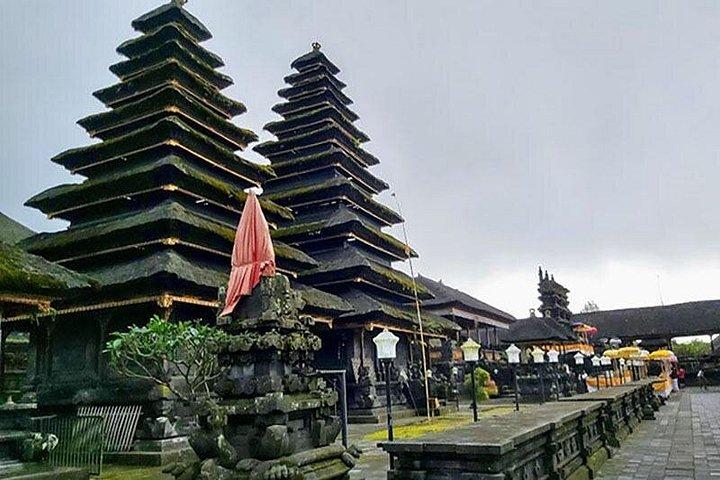 ブサキ寺院への魂の旅