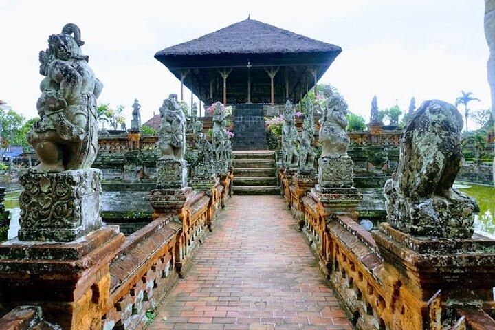 ブサキ寺院への魂の旅