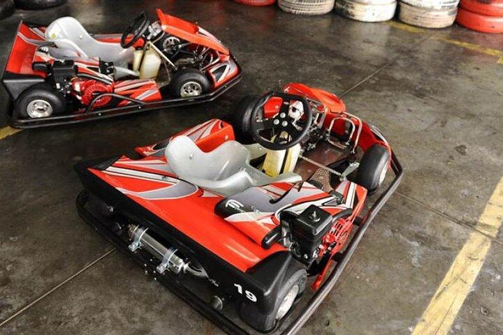 クラクフ: 屋内ゴーカート（往復送迎付き）