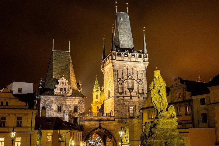 ONE PRAGUE TOUR: The Castle Side com comida checa e cerveja