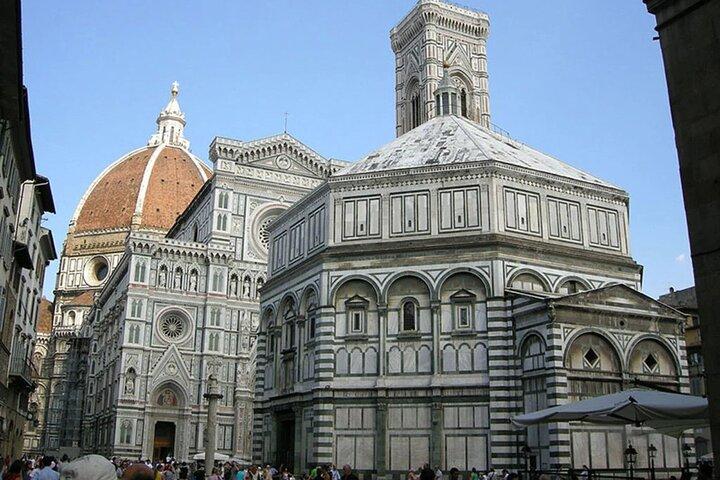 トスカーナの街に立ち寄り、ローマからフィレンツェへ移動