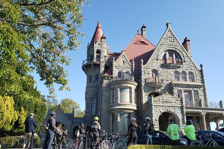 Visite à pédale ou à vélo électrique des temps forts de la ville de Victoria - Hoods & Legends