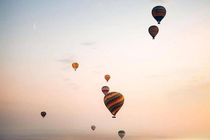 ハルガダ、熱気球を含むルクソールとアスワンへの3日間ツアー