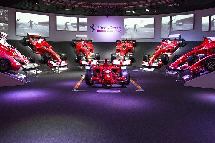 フェラーリ博物館入場付きマラネッロ＆ボローニャプライベートツアー