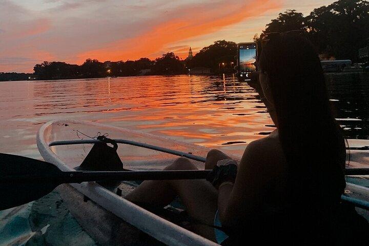 Excursão ao pôr do sol de caiaque claro pela cadeia de lagos de Winter Park