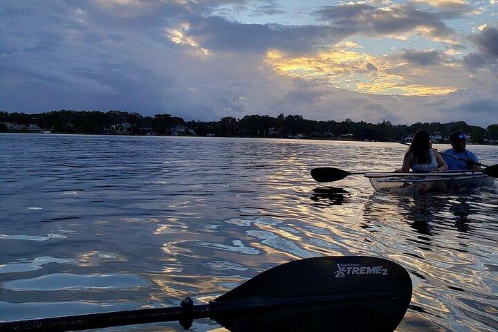 Excursão ao pôr do sol de caiaque claro pela cadeia de lagos de Winter Park