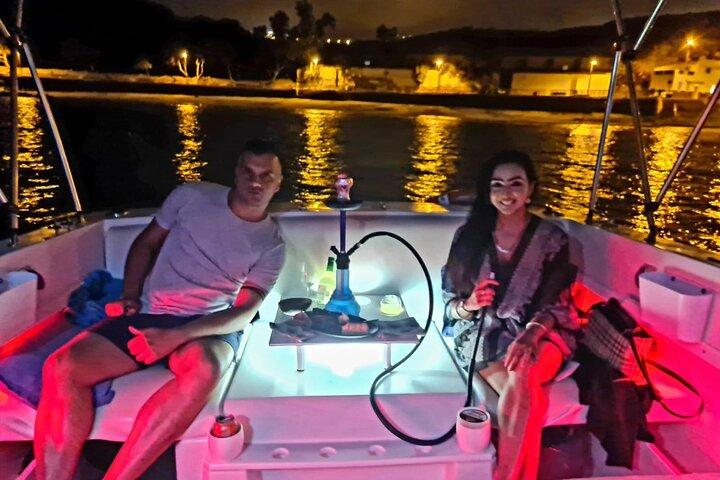 Romântico passeio nocturno de barco para 2