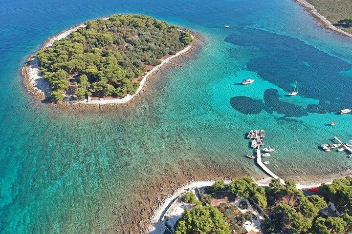 Halbtägige Schnellboottour zu den drei Inseln von Trogir