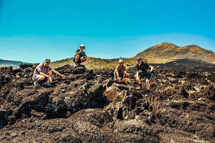 バトゥール山の日の出 4WD ジープ ツアー