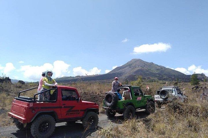 バトゥール山の日の出 4WD ジープ ツアー