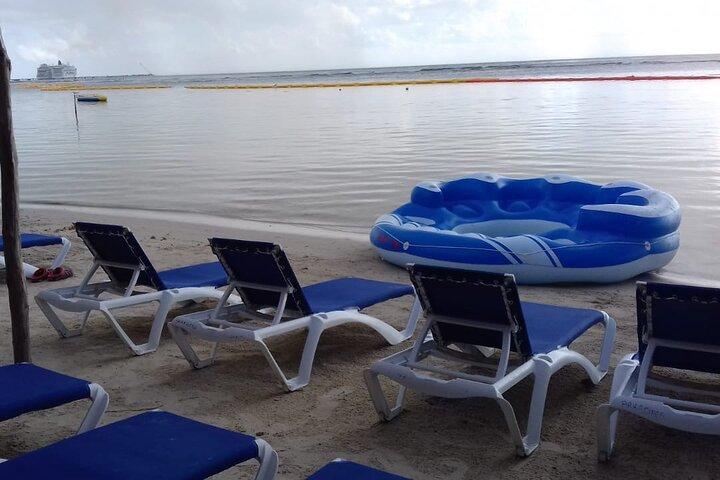 All-inclusive beach day in LOS ARRECIFES REST. /open bar - massage and lunch..