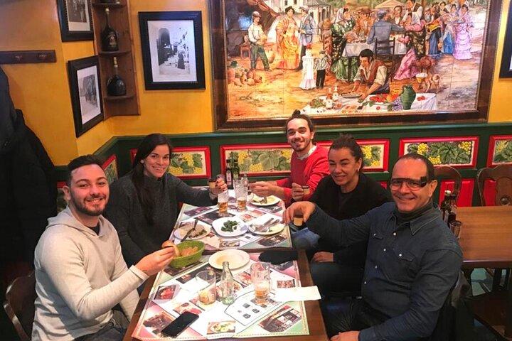 Recorrido a pie sobre tapas y misterios de Madrid con opción privada y recorrido por los pubs de Madrid