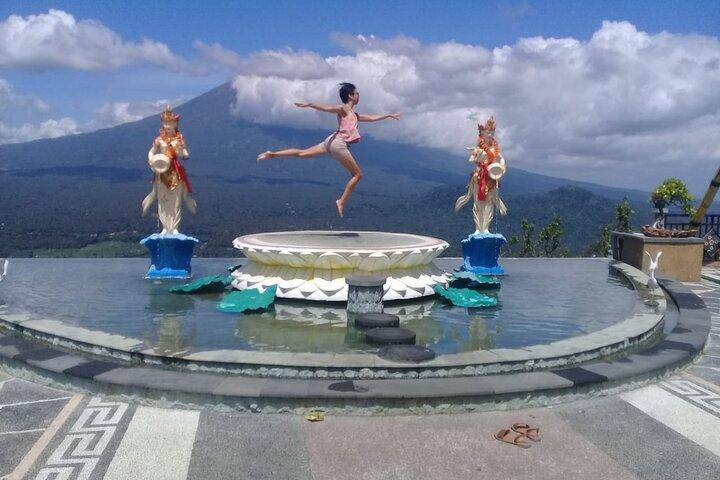 Bali: Instagrams Tour Lempuyang Temple, Tirta Gangga- Tukad Cepung, Tibumana Waterfall