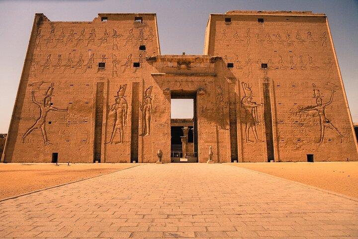 Ganztägige private Tour von Luxor nach Edfu Kom Ombo und Assuan