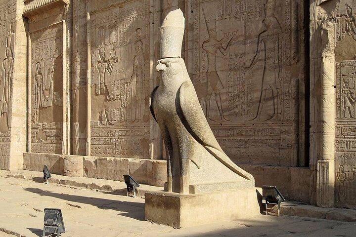 Ganztägige private Tour von Luxor nach Edfu Kom Ombo und Assuan
