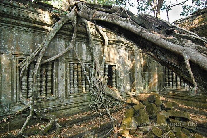 シェムリアップからのBeng Mealea寺院とKampong Khleangへの日帰り旅行
