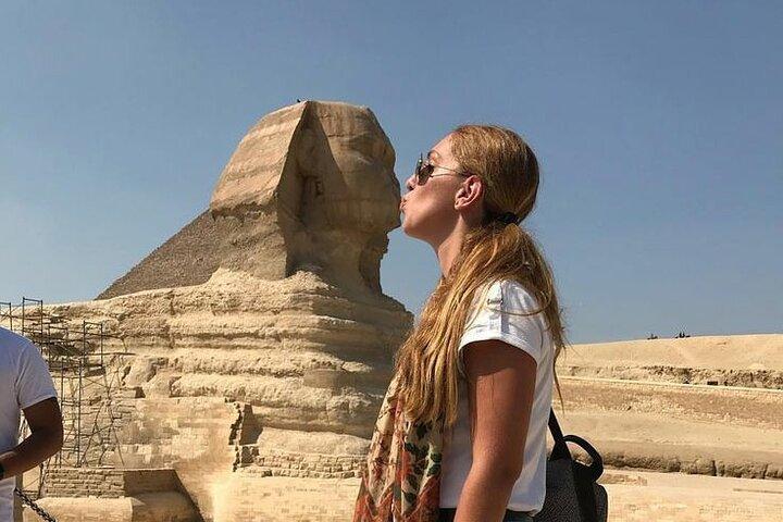 Le piramidi di Giza e il Museo Egizio si fermano al tour dall'aeroporto del Cairo