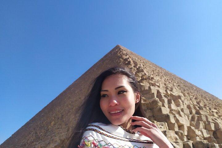 Le piramidi di Giza e il Museo Egizio si fermano al tour dall'aeroporto del Cairo