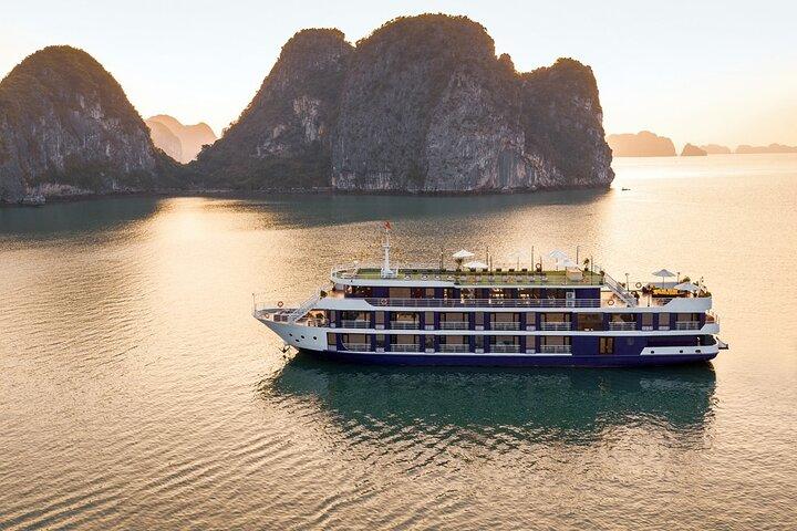 Lan Ha bay Luxury Cruise 2D / 1N：原始的な場所でのカヤック、ジャンプ、水泳