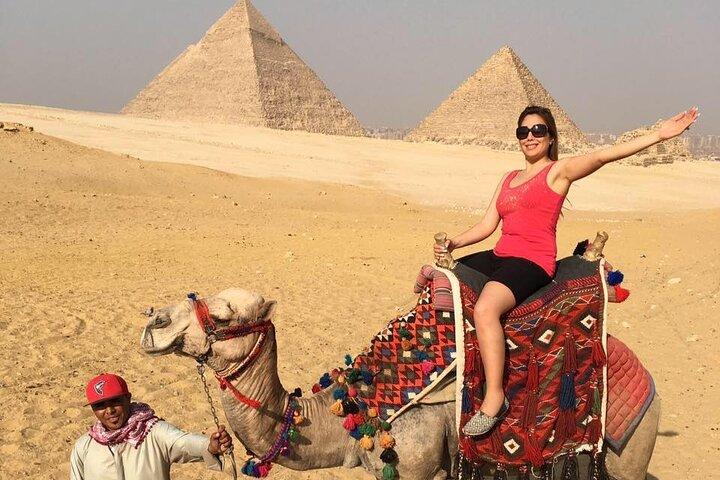Le piramidi di Giza e il Museo Egizio si fermano al tour dall'aeroporto del Cairo