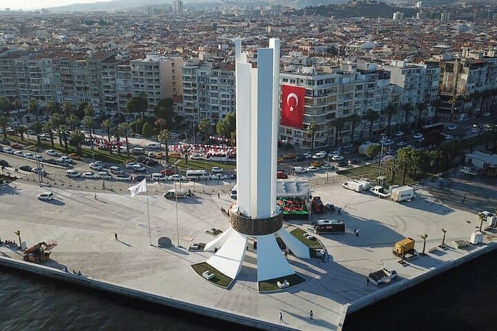 Izmir City Tour with Kordonboyu Republic Square, Konak Square, Clock Tower, Kemeralti Bazaar and Karsiyaka