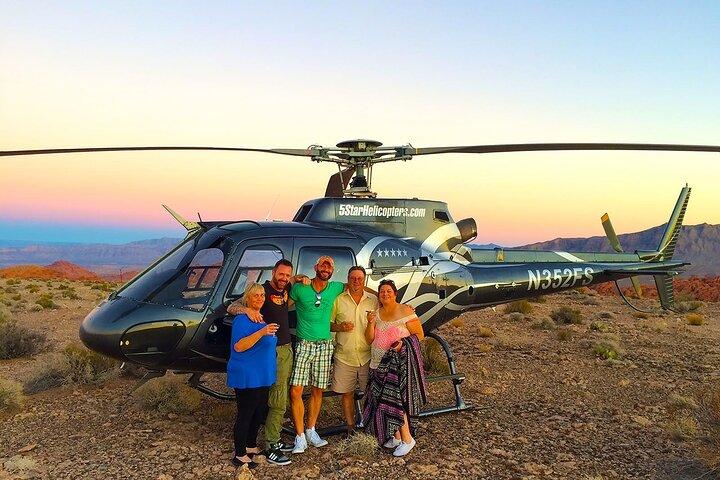 Passeio de helicóptero pelo Vale do Fogo e pouso com brinde com champanhe