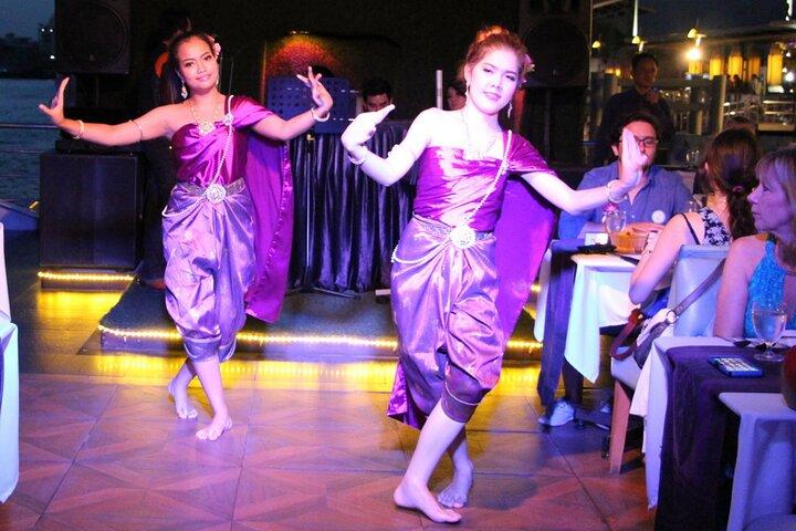Chao Phraya Dinner Cruise: Buffet, underholdning og seværdigheder