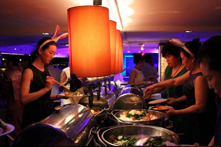 Chao Phraya Dinner Cruise: Buffet, underholdning og seværdigheder