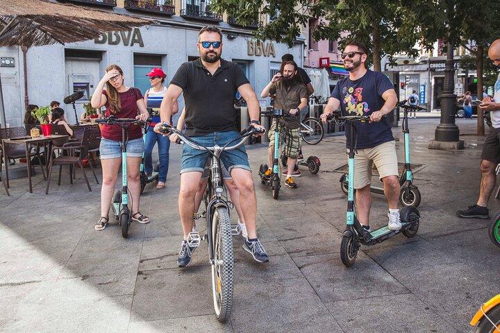 マドリード・レティーロ公園電動自転車ツアー（少人数、セミプライベート）