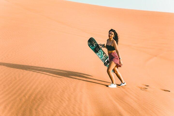 Doha: Sunset Desert Safari, ATV, Kamel, Sandboarding & Binnensee
