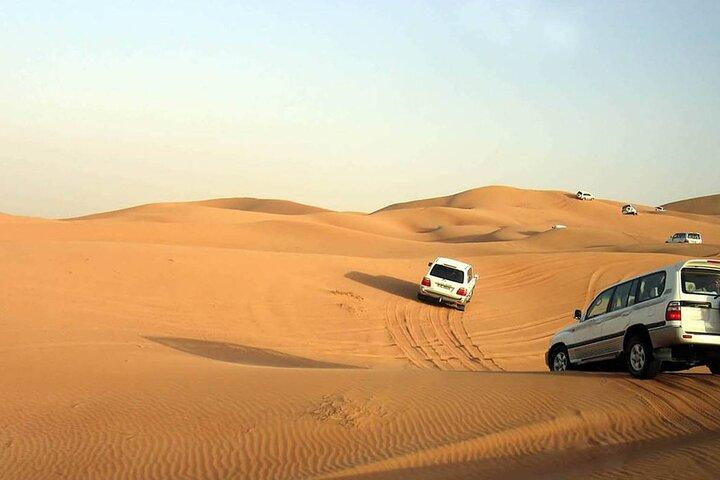 Safari 4x4 dans le désert, balade en VTT gratuite, balade à dos de chameau, dîner barbecue et spectacles en direct