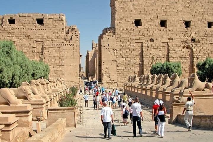 ルクソールからアスワンへの 3 泊のナイル川クルーズ、日の出の熱気球に乗る