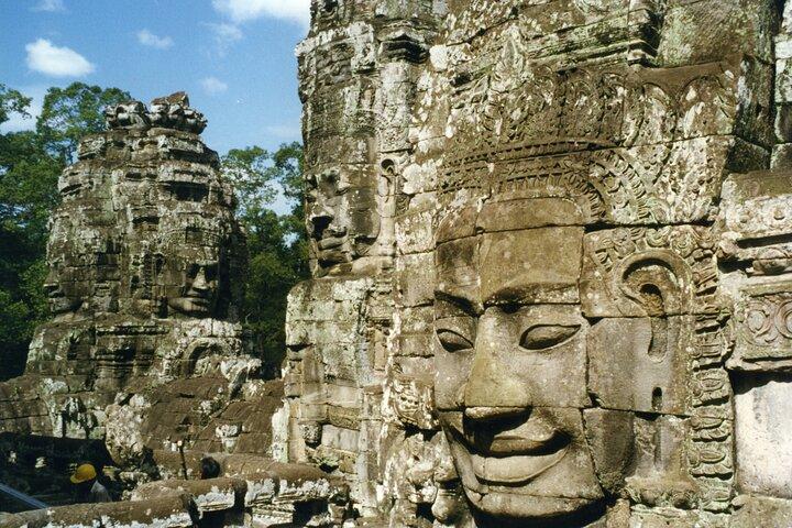 シェムリアップ発アンコール ワットの日の出 少人数グループ日帰りツアー