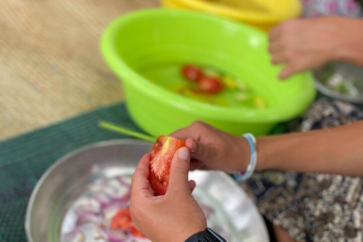 Spice tour and cooking class (local food)