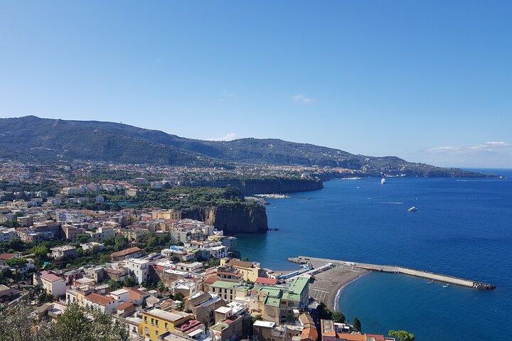 Transfer vom Flughafen oder Bahnhof Neapel nach Sorrento