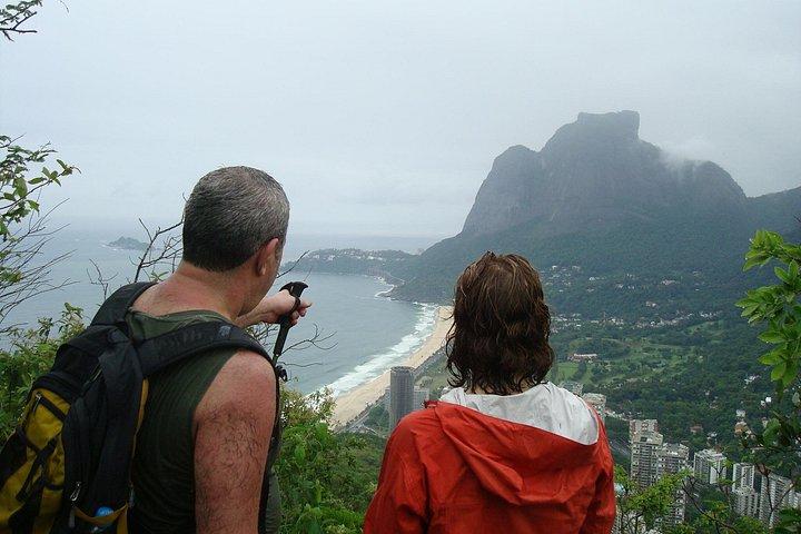 Dois Irmãos ハイキング + 貧民街ツアー (Two Brothers Hill)